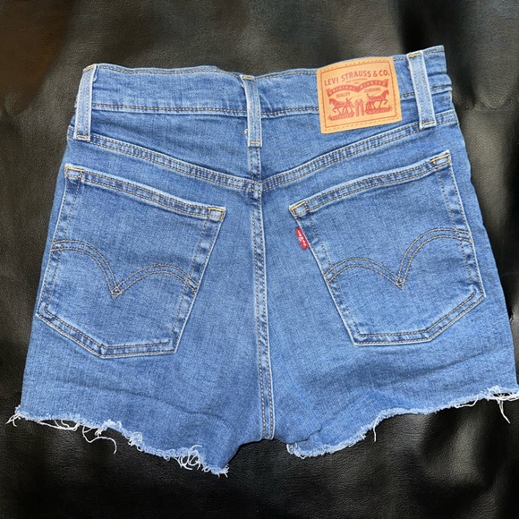 Levi's High Rise Shorts - Picture 2 of 5